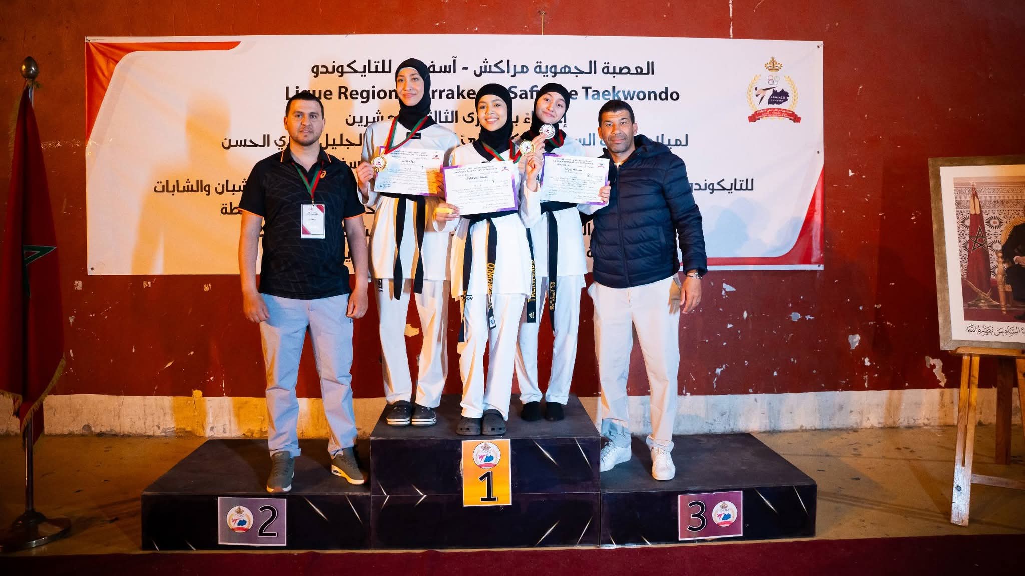 Photos des entraîneurs et champions de la fédération régionale sportive